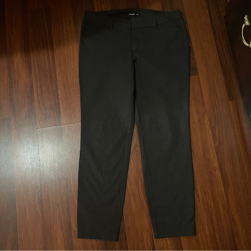 Old Navy Charcoal Pixie Trousers pants 
Size 10
Boot cut
NWOT
